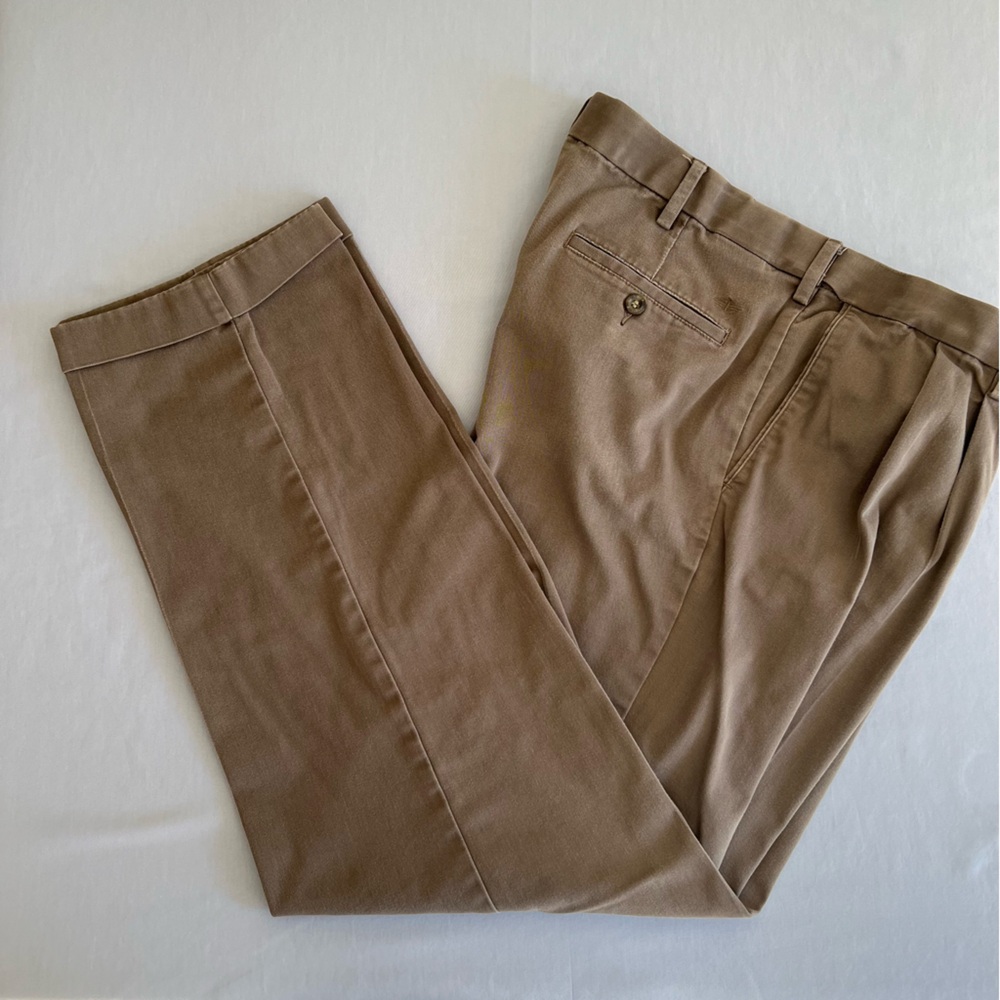 Dockers Men's Relaxed Fit Brown Khakis